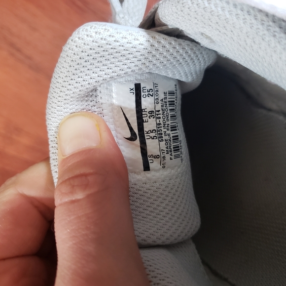 Gray Nike shoes - Picture 2 of 2